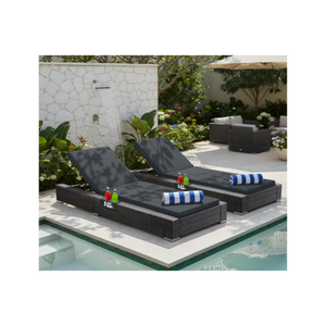 Conjunto de Tumbonas de Ratán PE Moderno y Duradero, Muebles de Patio para Exteriores, Diseño Contemporáneo, Respaldo Ajustable, Reclinable Manual - Product Image 1