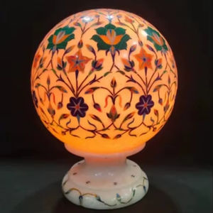Lampe artisanale en marbre incrusté, design antique traditionnel, parfaite pour les salons, finition décorative en marbre. - Product Image 3