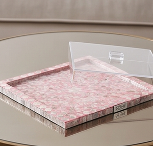 Plateau de service rose modeste à motifs géométriques avec couvercle transparent pour offrir en cadeau, présenter des chocolats et sublimer la présentation de table - Product Image 4