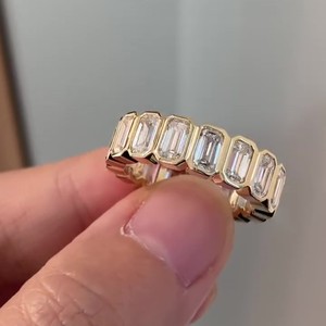 Anillo de Eternidad de Lujo con Diamantes Cultivados en Laboratorio con Corte Esmeralda, Oro Amarillo de 14K y 18K, Engaste de Bisel, Joyería para Aniversario de Bodas, Venta al por Mayor - Product Image 1