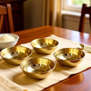 Cuenco de latón pulido utilizado para decorar mesas en eventos culturales o como parte de conjuntos de regalos espirituales. - Product Image 3