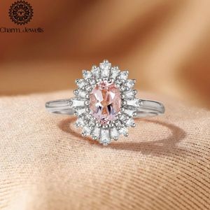 Anillo de Compromiso Clásico con Moissanita Corte Cojín para Mujer Charm_Jewells, Diseño Floral, Engaste de Garras, Certificado IGI, Bañado en Rodio - Product Image 5
