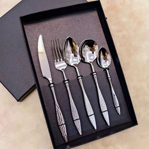 Cubiertos de acero inoxidable que combinan con refinado equilibrio entre resistencia y estilo, acabado de alta calidad que mejora la presentación general de la cena. - Product Image 3