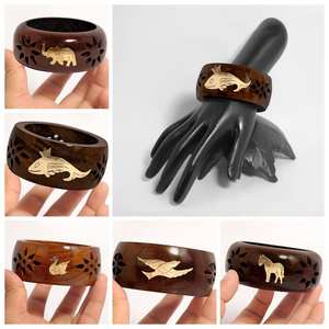 Bracelet en bois de Sheesham incrusté de laiton, bijoux en bois d'inspiration naturelle, bracelet de poignet, bijoux bohèmes imposants et larges - Product Image 1