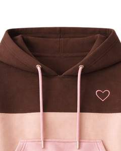 ชุดเซ็ตฮู้ดดี้ครอปสีน้ำตาลชมพูสำหรับผู้หญิง พร้อมกางเกงขาสั้น ปักลายหัวใจ มีกระเป๋าคาร์โก้ สไตล์ลำลอง ชุดสองชิ้น ขายส่งจากโรงงาน - Product Image 5