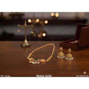 Ensemble de colliers en or mat, bijoux ethniques traditionnels, design élégant et remarquable, parfait pour les mariages et les occasions festives. - Product Image 4