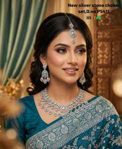 Conjunto de Collar Gargantilla Plateado con Perlas y Pendientes Maang Tikka, Hecho a Mano, de Alta Calidad, Última Moda para Bodas y Fiestas - Product Image 1