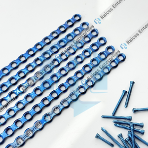 Juego de 66 Placas y Tornillos de Titanio de Alta Calidad de 2.4mm, Cortables y con Bloqueo, para Cirugía Ortopédica Veterinaria en Perros y Gatos - Product Image 6