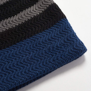 Gorro de Punto con Estampado Inspirado, Suave y Cálido, Estilo Urbano, con Diseño Personalizado, Accesorio de Moda para Mujeres y Hombres - Product Image 5