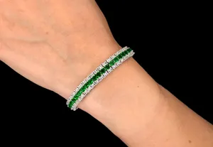 สร้อยข้อมือเทนนิสชุบโรเดียม ประดับคริสตัลทรงเหลี่ยมมรกต ดีไซน์คลาสสิก สำหรับแฟชั่นผู้หญิง เครื่องประดับโลหะผสม - Product Image 2