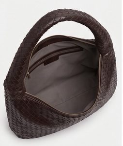 Sac fourre-tout Hobo en cuir véritable pour femme Gravs, sac à main de luxe personnalisé avec fermeture éclair et chaînes, été, 55x8x33 CM - Product Image 3