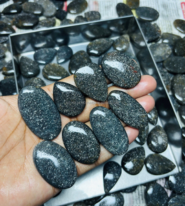 Venta al por mayor de gemas sueltas de piedra solar negra natural de alta calidad, cabujones de formas variadas, gemas hechas a mano de alta calidad. - Product Image 3