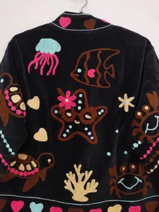 Chaqueta Negra de Terciopelo para Mujer, Bordado Artesanal con Temática Marina, Diseño de Medusas, Estrellas de Mar y Peces, Chaqueta Casual - Product Image 6