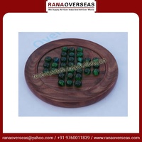 Jeu de société solitaire en bois indien fait à la main avec 33 boules de verre chevilles cadeaux pour enfants et adultes