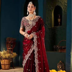 Sari de satén Fendy de diseño, pesado y brillante, con bordado completo en C Pallu y trabajo de corte, es un lujoso vestido étnico diseñado para mujeres. - Product Image 5