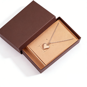 Caja de Cartón Cuadrada para Empaque de Joyería, Aretes y Collares, Papel Recubierto, Laminado Mate, con Relieve, Reciclable - Product Image 1