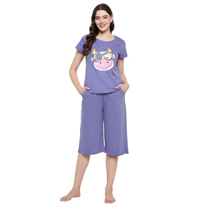 Ensemble haut imprimé en coton et pantalon capri basique, vêtements de détente doux, confortables et respirants pour femmes - Product Image 1