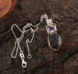 จี้เพทายดิบธรรมชาติสไตล์วินเทจ เงินแท้ 925 ชุบแพลตตินัม คริสตัลสีม่วงหยาบ ไม่เจียระไน หินบำบัด - Product Image 5