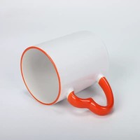 Grosir Mug keramik lapisan kosong sublimasi 11 oz dengan pegangan warna dalam bentuk hati/kustomisasi dapat diterima