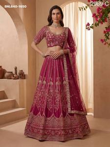 Colección de Lehenga-Choli de Seda Tradicional India para Bodas, con Bordado de Cristal, Zari y Lentejuelas, Moda Femenina - Product Image 4