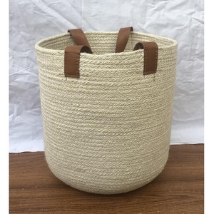 Panier en jute écologique avec bande naturelle blanche et noire grande taille avec poignée exportation directe depuis la fabrication supérieure du Bangladesh - Product Image 1