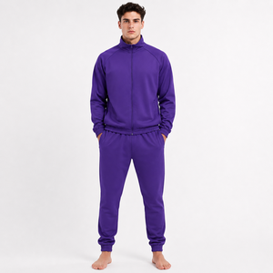 Chándal ligero para hombre que ofrece una comodidad suave para sesiones de gimnasio, jogging, correr, entrenamiento deportivo y un estilo casual diario. - Product Image 1