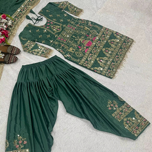 Lancement d'un nouveau look de soirée de créateur : haut, salwar dhoti et dupatta - Product Image 1