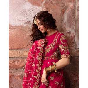 Secuencia de ropa india y pakistaní de diseñador y trabajo de bordado Zari en vestido y Dupatta - Product Image 1