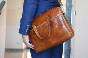Hot Selling Genuine Leather Custom Multifunctional Modern Sling <b>Laptop</b> Briefcase with Waterproof Design for Office Travel - Product Image 2