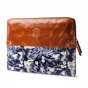 Housse pour ordinateur portable en cuir véritable, motif imprimé, personnalisable avec logo, pour voyages d'affaires, design élégant. - Product Image 4