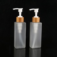 Bouteille à pompe de lotion givrée PET de forme carrée 120ml 4oz Bouteille en plastique mat Verre cylindrique avec pompe en bambou Stockage pour animaux de compagnie
