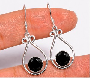 Pendientes colgantes de plata de ley con ónix negro, pendientes colgantes de plata 925 hechos a mano, pendientes redondos con piedras preciosas negras, regalo minimalista - Product Image 3