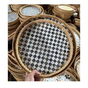Plateau en rotin bohème avec incrustation de nacre, écologique et durable, sans danger pour les aliments, idéal pour la décoration intérieure - Product Image 1