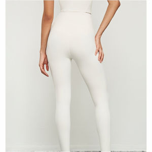 Ensemble de yoga personnalisé de haute qualité, vêtements de sport solides pour la gym, fabrication OEM, personnalisable à l'avant, en Spandex/Polyester respirant - Product Image 5