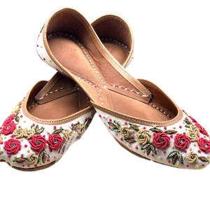 Chaussures Khussa Jutti pakistanaises faites à la main pour femmes, légères, à enfiler, avec broderie ethnique bleue et design tendance 2026 - Product Image 6