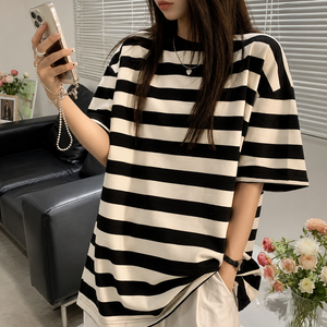 เสื้อยืดโอเวอร์ไซส์ลายทางแฟชั่นสตรี – เสื้อยืดคอกลมแขนสั้นลำลองสำหรับฤดูร้อนทรงหลวมสไตล์เบสิค - Product Image 1