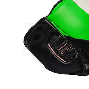 Protège-têtes en cuir confortables avec intérieur rembourré, protection renforcée, finition légère et durable pour sports de compétition - Product Image 4