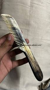 หวีทำมือจากเขาควายธรรมชาติ เกรดพรีเมียม เป็นมิตรกับสิ่งแวดล้อม ระบายอากาศได้ดี ป้องกันไฟฟ้าสถิตย์ ทันสมัย ไม่ซ้ำใคร ของขวัญสำหรับผู้ชายและผู้หญิง ดูแลสุขภาพเส้นผม - Product Image 6