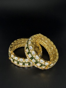 Ensemble de bracelets en moissanite taillée |   Émail Meenakari vert |   Argent 925 plaqué or |   Bijoux de mariée indiens en gros - Product Image 2
