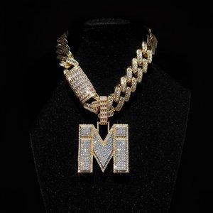 Colgante Personalizado con Letra M de Diamante Moissanita Redondo Helado, Plata 925, para Joyería Fina Hip Hop, Colgantes y Dijes Unisex - Product Image 3
