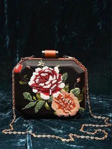 กระเป๋าคลัทช์ปักลายคริสตัลเพชรประดับมุกสำหรับงานเลี้ยงงานแต่งงาน ทำมืออย่างประณีต - Product Image 2