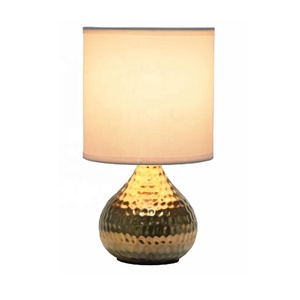 โคมไฟอลูมิเนียมตั้งโต๊ะทันสมัยกลางศตวรรษพร้อมที่บังแสงแบบค้อนสำหรับห้องนั่งเล่นสำนักงานหรือตกแต่งห้องโถง - Product Image 2