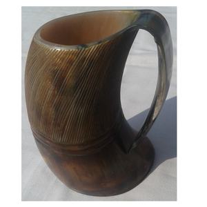 Chopes en corne avec couvercle et intérieur lisse, écologiques, assurant une expérience de dégustation confortable pour les amateurs de bière, de bière artisanale, de cidre et de miad. - Product Image 5