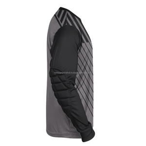 Maillot de football personnalisé 100 % polyester par sublimation, avec protection, numéro et nom, séchage rapide, respirant, antibactérien - Product Image 4