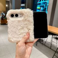 Étui de protection de luxe 3D mignon en peluche chaude pour l'hiver avec coque articulée pour iPhone 11 12 13 14 15 16 17 18