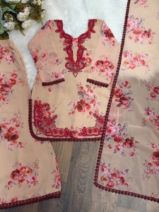 Conjunto de traje Salwar tradicional de georgette para hijas y mujeres con estampado floral digital de Samp Corporation. - Product Image 4