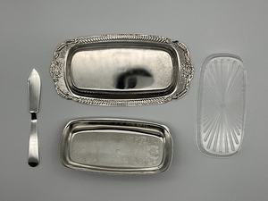 Beautiful vintage ornate silver plated metal lidded butter dish. This has a loverly engraved floral pattern on top of the lid. - Product Image 6