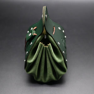 Sac à cordon en cuir PU de style vintage, de qualité supérieure, avec rivets et ceinture, motif personnages de vampires - Product Image 2
