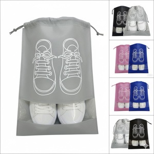 ถุงเก็บรองเท้าแบบมีเชือกผูก ป้องกันฝุ่น ผ้าไม่ทอ ใช้งานง่าย ป้องกันฝุ่นละออง เหมาะสำหรับการเดินทาง - Product Image 1