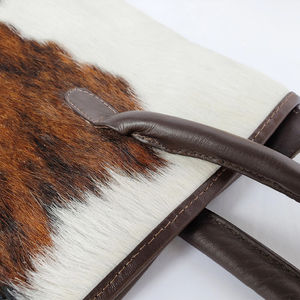 Sac fourre-tout en cuir véritable fait main avec fourrure naturelle pour femmes, doublure en polyester, sac à bandoulière pour voyage et shopping, sac pour femme en fourrure. - Product Image 4